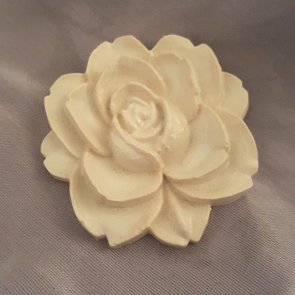 🌷3/20🌷Vintage Ivory-Colored Rose🌹Brooch